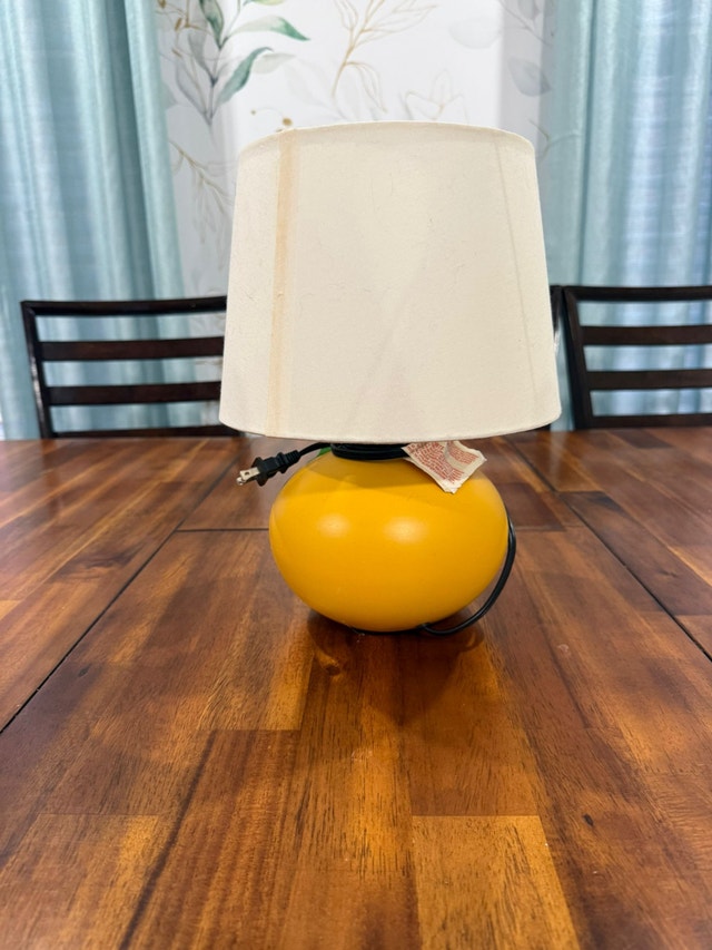 TABLE LAMPS - $10 - $20 EACH - photo 2