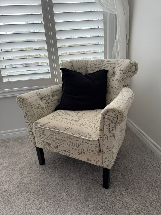 CONTENT SALE - ARMCHAIRS