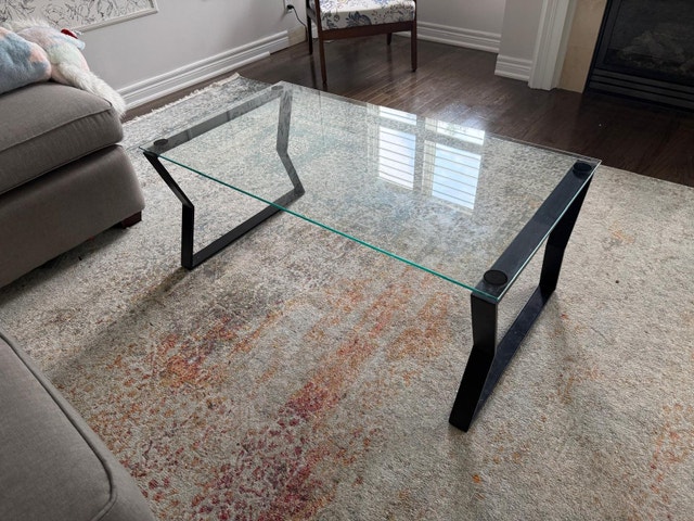 CONTENT SALE - COFFE TABLES