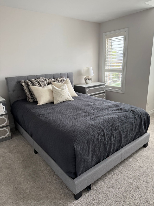 QUEEN bed