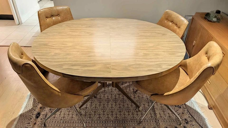 Watertown Slide Retro Dining Set