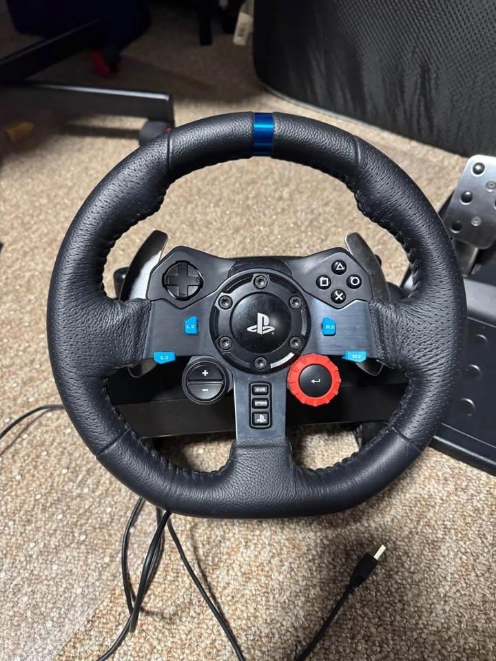 Logitech G29 Driving Force Racing Wheel - PS5/PS4/PC - photo 2
