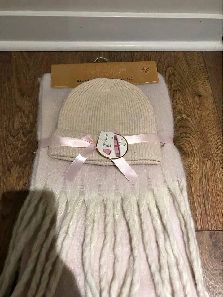 Brand new! Hat and scarf collection