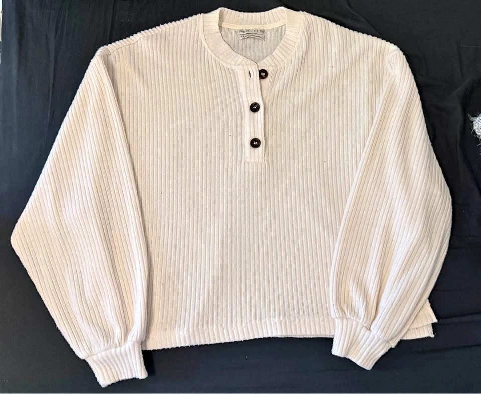 Small Urban Outfitters White Long Sleeve