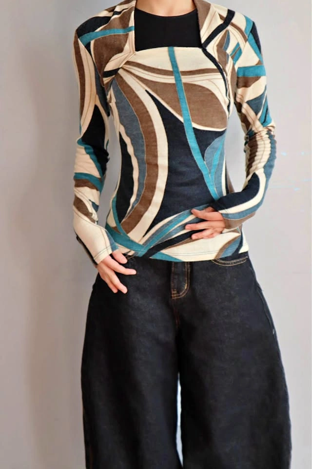 Abstract print long sleeve top