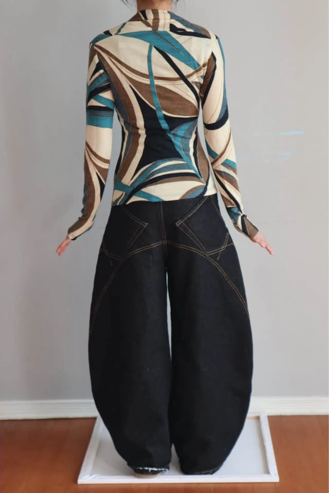 Abstract print long sleeve top - photo 4