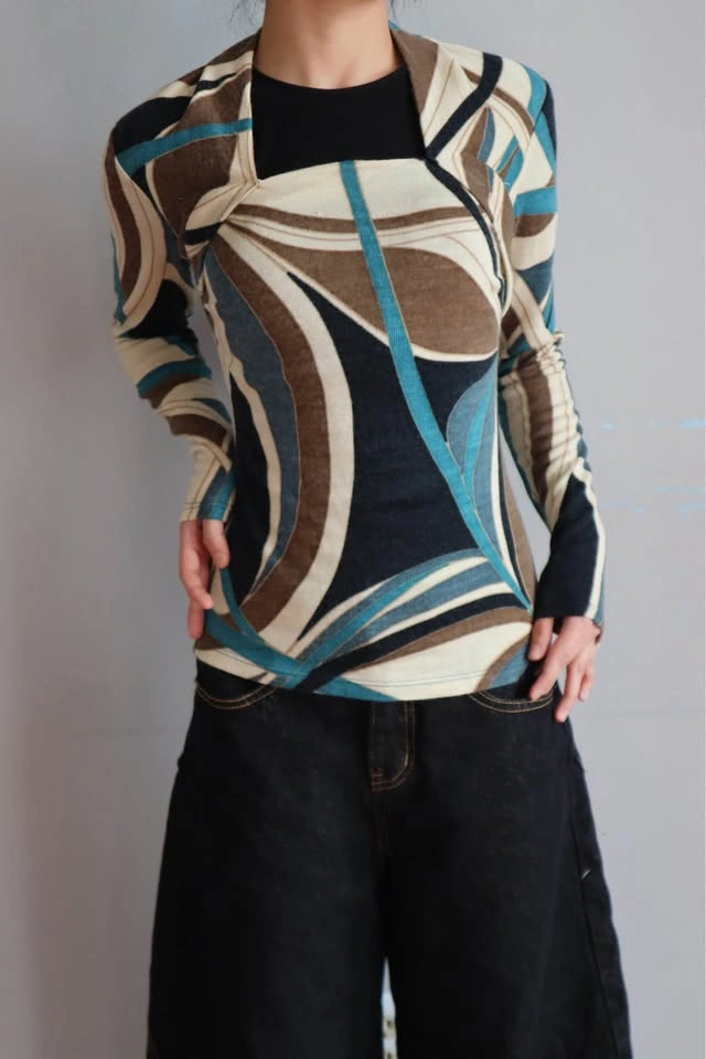 Abstract print long sleeve top - photo 5