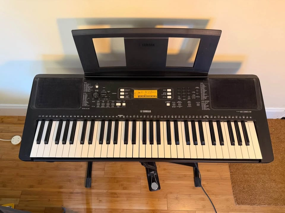 YAMAHA PSR-E363 with stand and pedal - photo 2