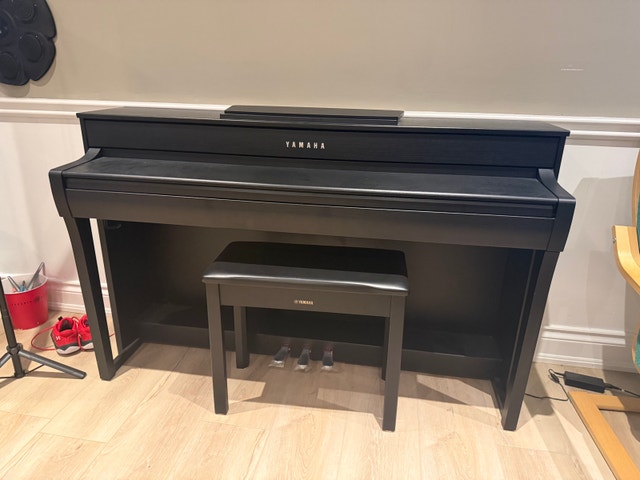 Yamaha Clavinova CLP-735 Digital Piano