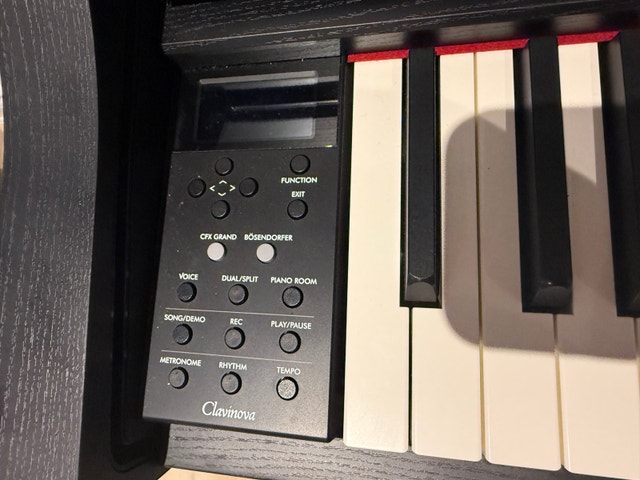 Yamaha Clavinova CLP-735 Digital Piano - photo 2