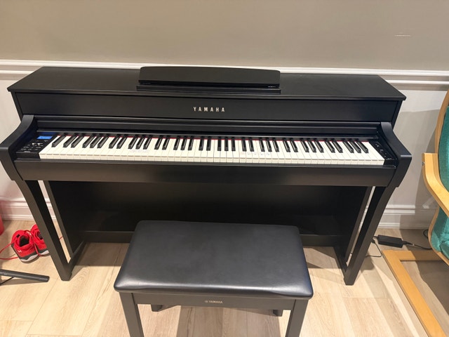 Yamaha Clavinova CLP-735 Digital Piano - photo 4