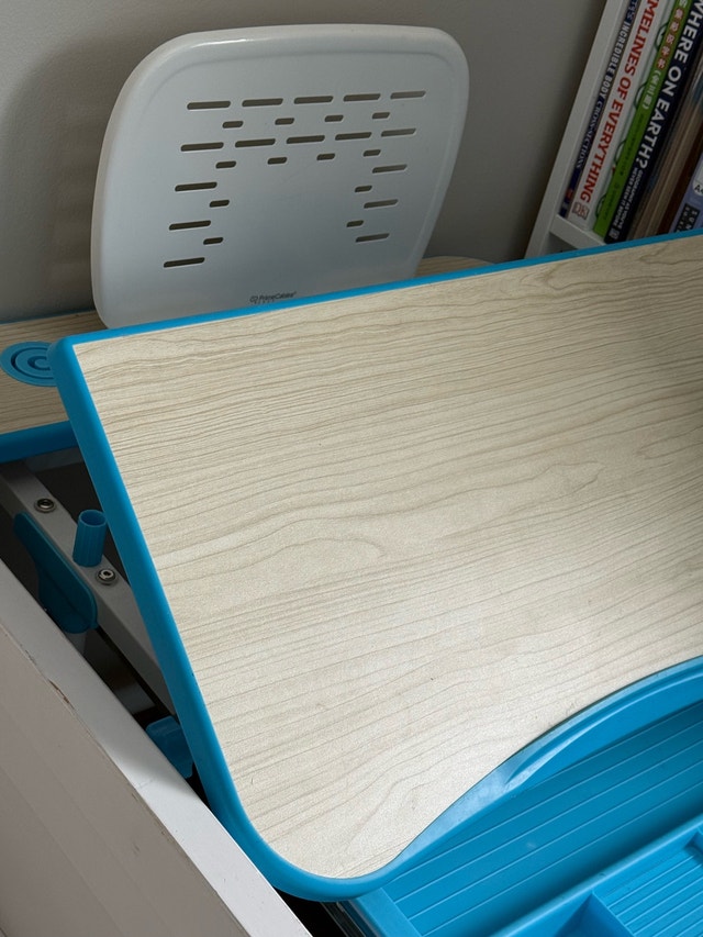 Ergonomic Kids Desk