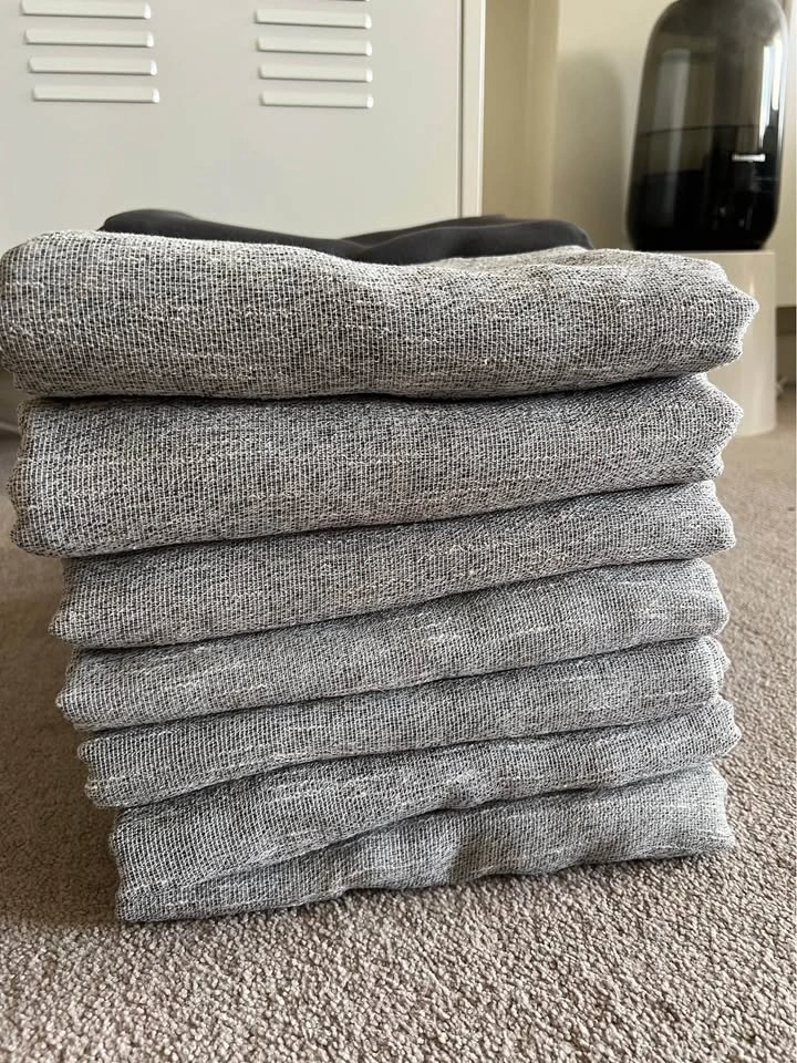 Bouclair Eneca Sheers (52"x84") Grey - 7 Panels $10ea - photo 2