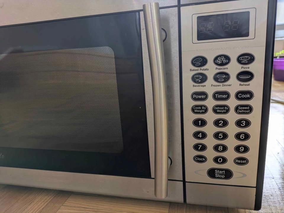 Danby Silhouette Stainless Steel Microwave - photo 2