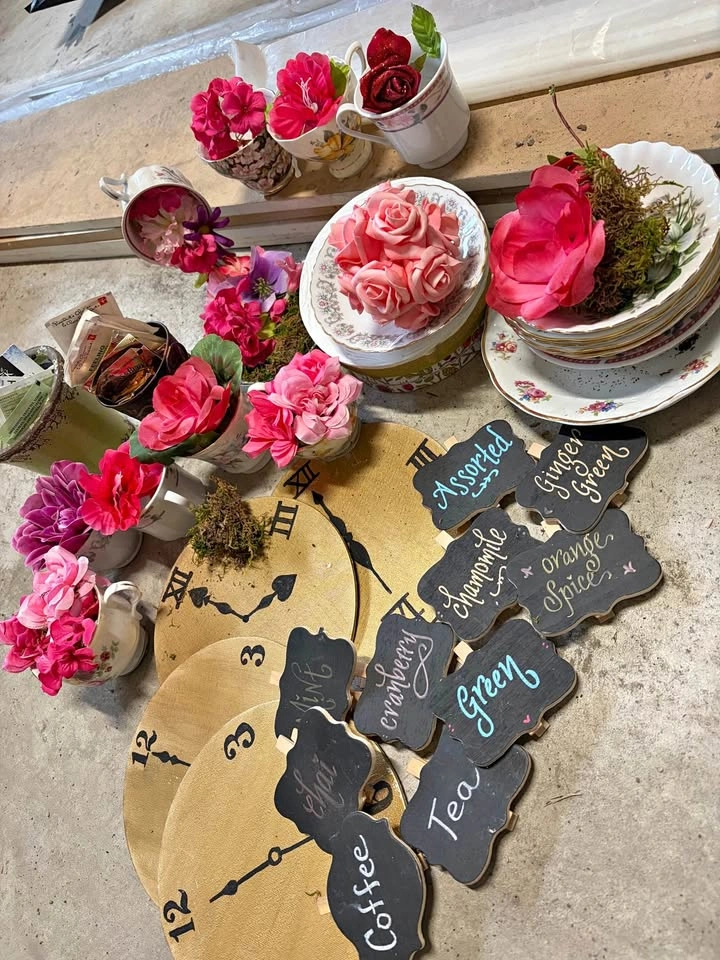 Tea Party Decorations Alice in ONEderland, Lawn Flamingos