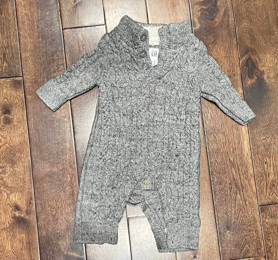 Baby Gap Sweater 0-3 month