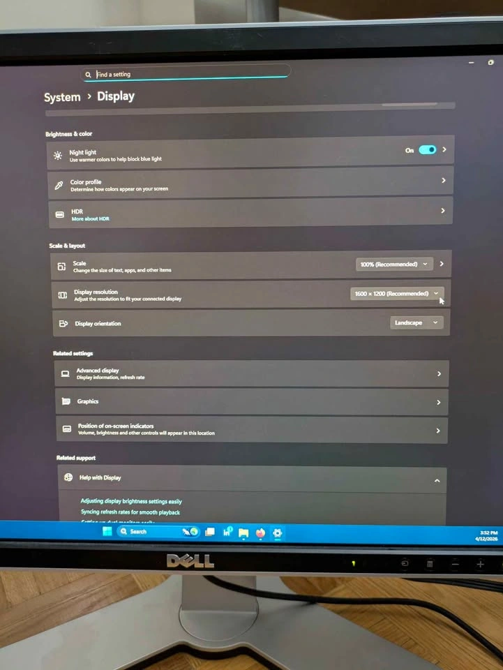 Dell Monitor - 20 inch, 1600x1200, VGA - photo 3