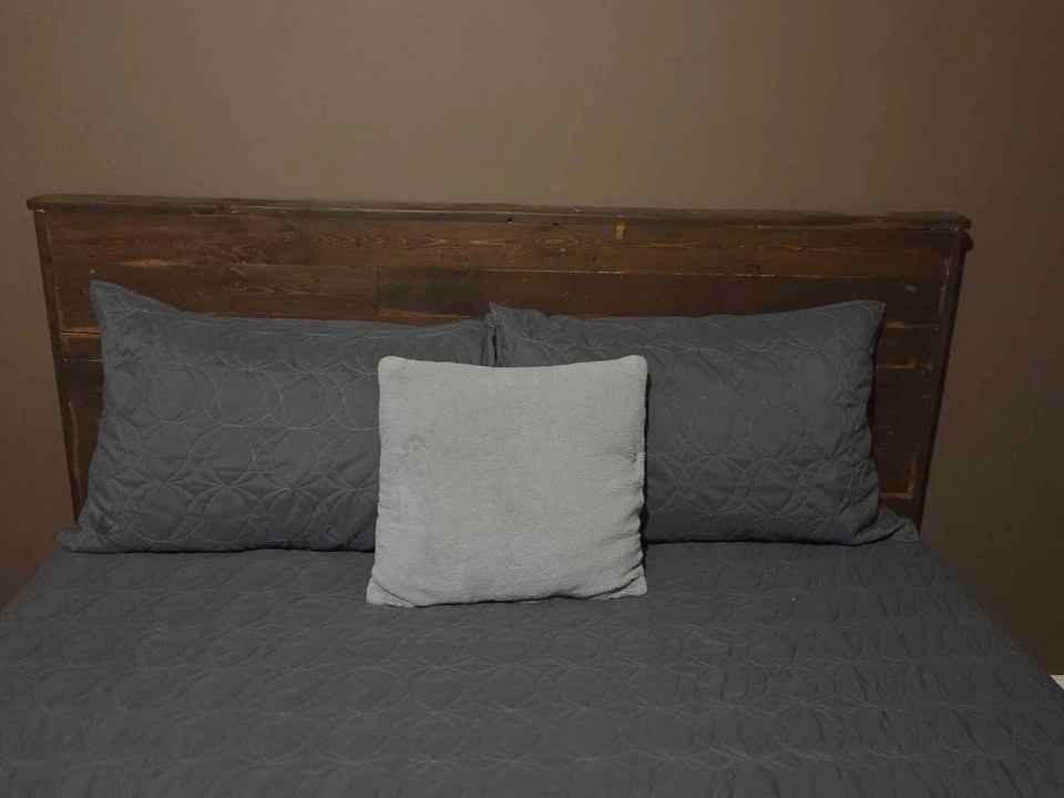 Queen SOLID Bedframe - Wooden, Handcrafted - photo 2