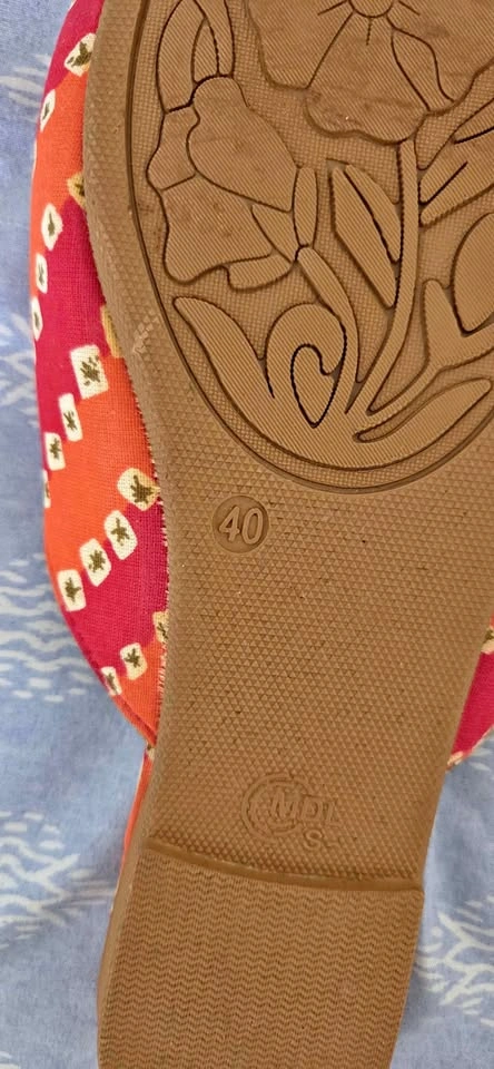 Bandhani Print Embellished Mules