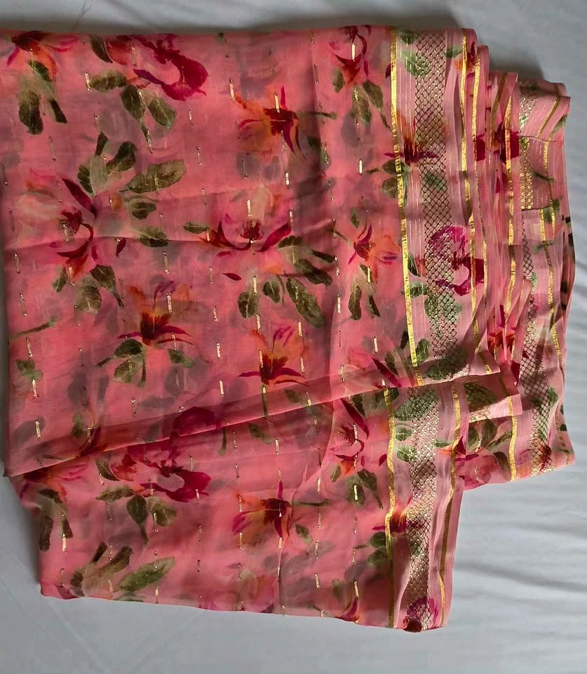 Pink Floral Georgette Saree with Gold Accents - photo 2