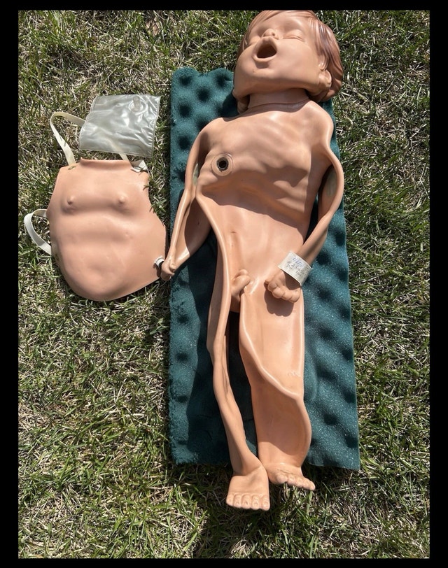 Vintage 1980 Simulaids Infant CPR Training Manikin w/ Case - photo 2