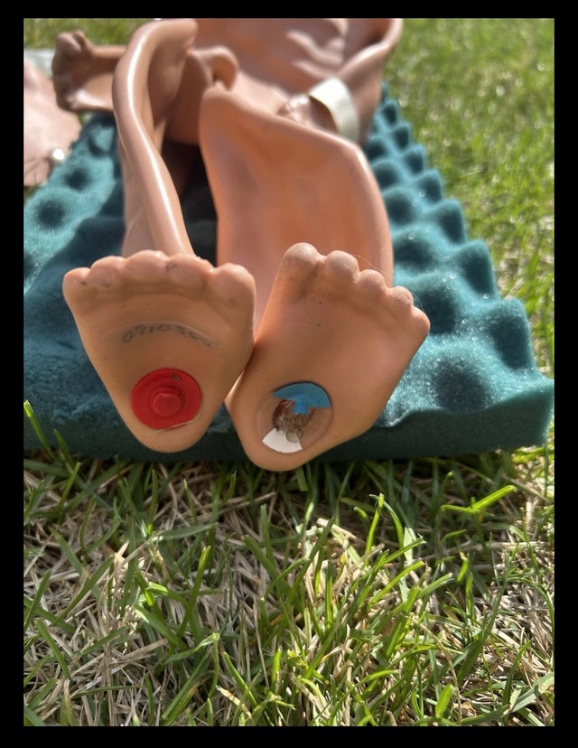 Vintage 1980 Simulaids Infant CPR Training Manikin w/ Case - photo 3