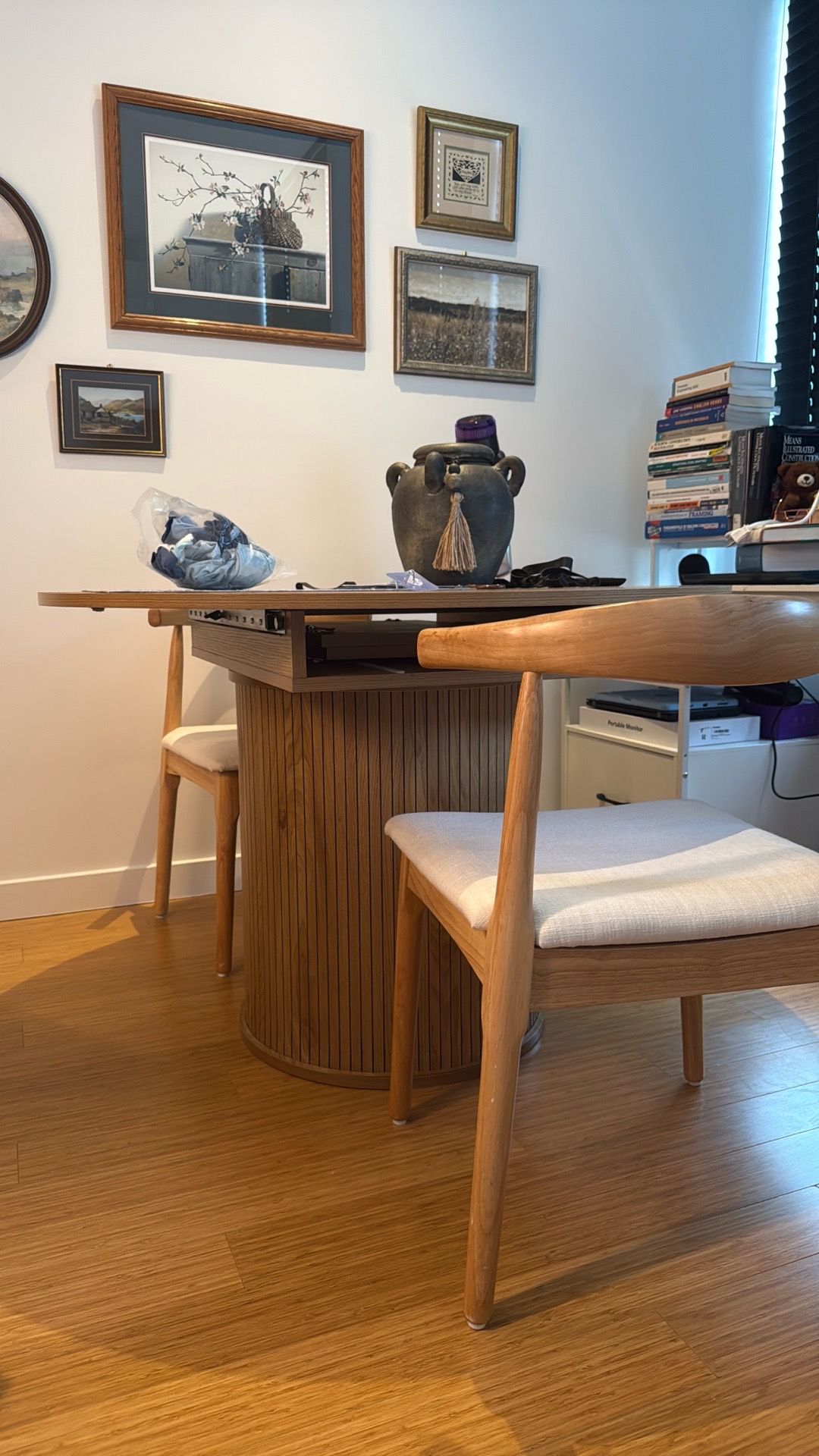 Extendable Round Dining Table