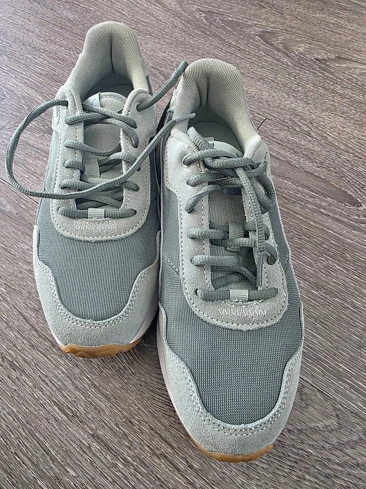 Puma Womens Shoe Original Size 7