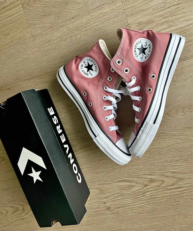 Women’s Converse High Top Sneakers - Size US 7 New