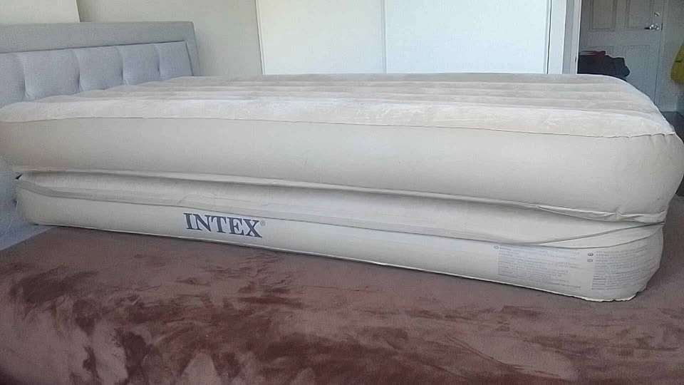 INTEX Air Mattress - photo 4