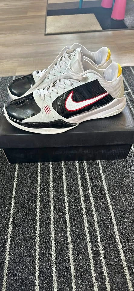Kobe 5 Alternate Bruce Lee Size 10