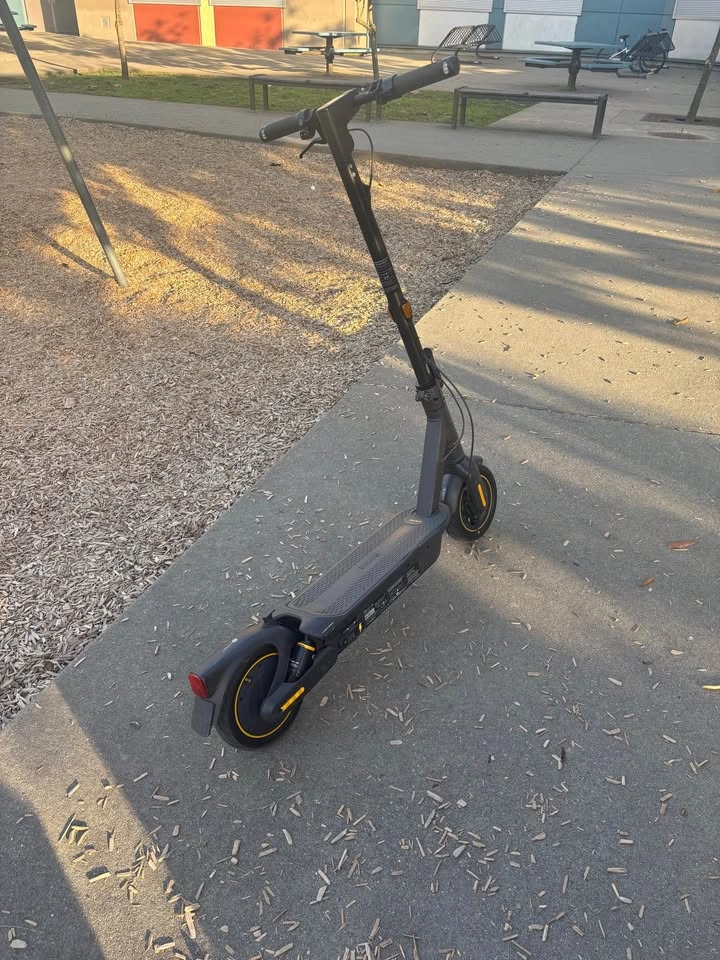 Ninebot Max G2 e-scooter - photo 3
