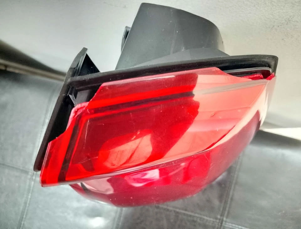 Cadillac STS Right Taillight - photo 4