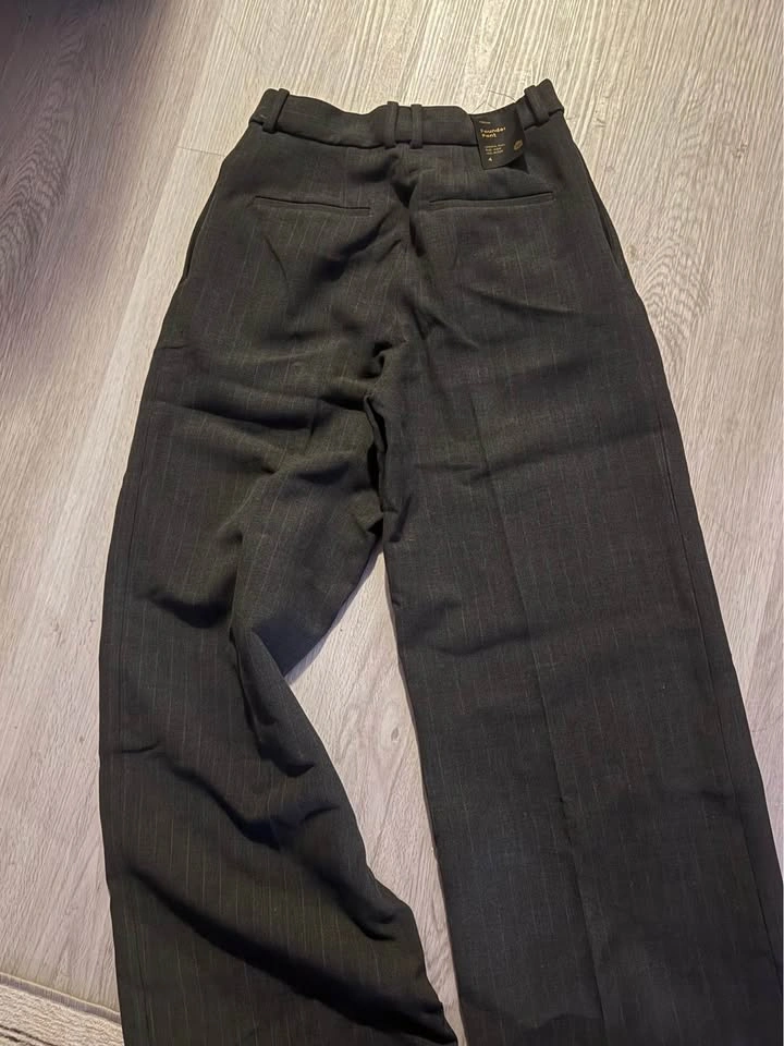 Babaton Founder Pants BNWT - photo 2