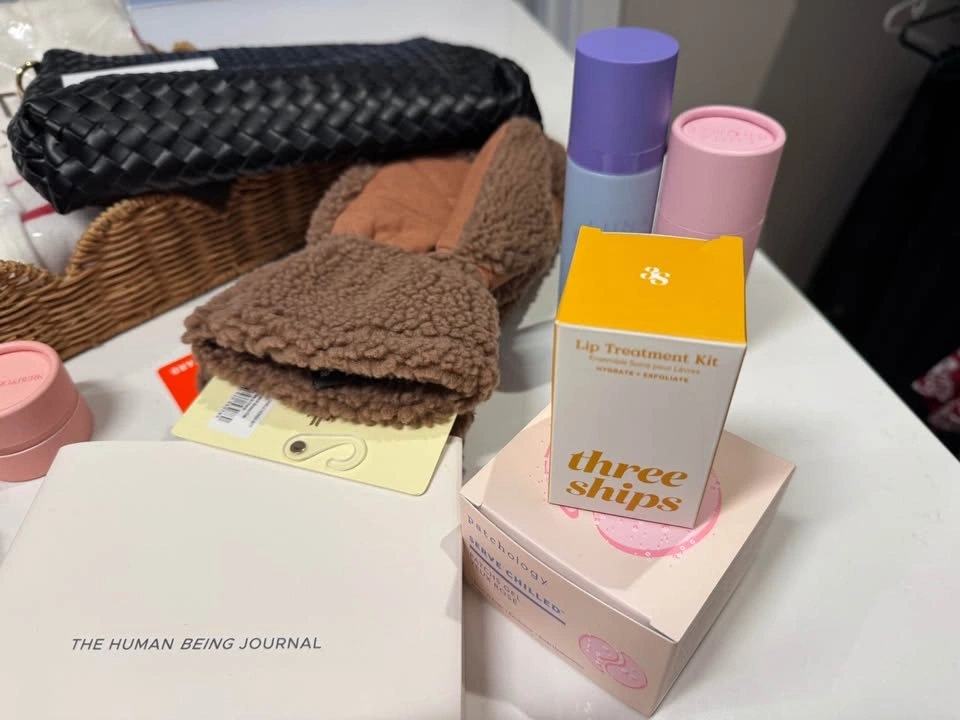 Bunch of Jilly box items - photo 2