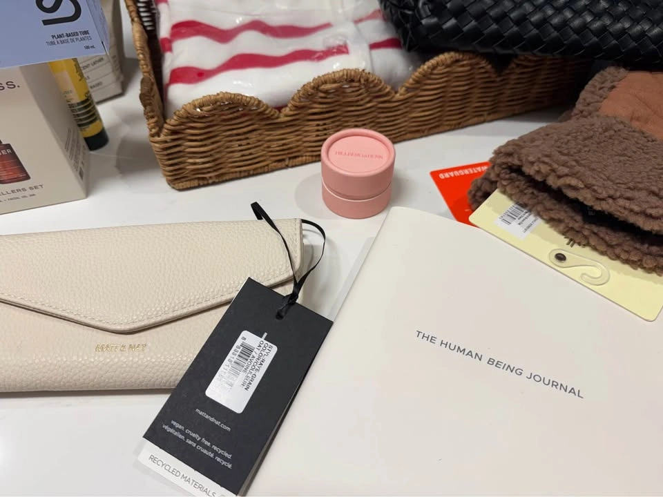 Bunch of Jilly box items - photo 3