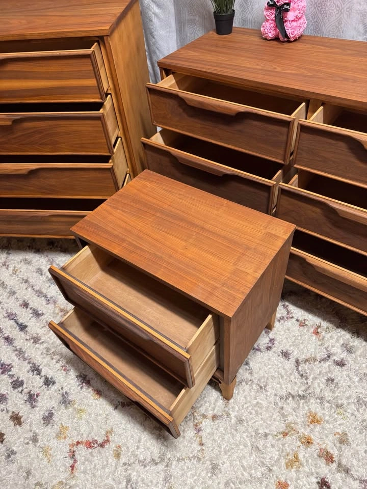 Mid century modern bedroom set - refinished - photo 3