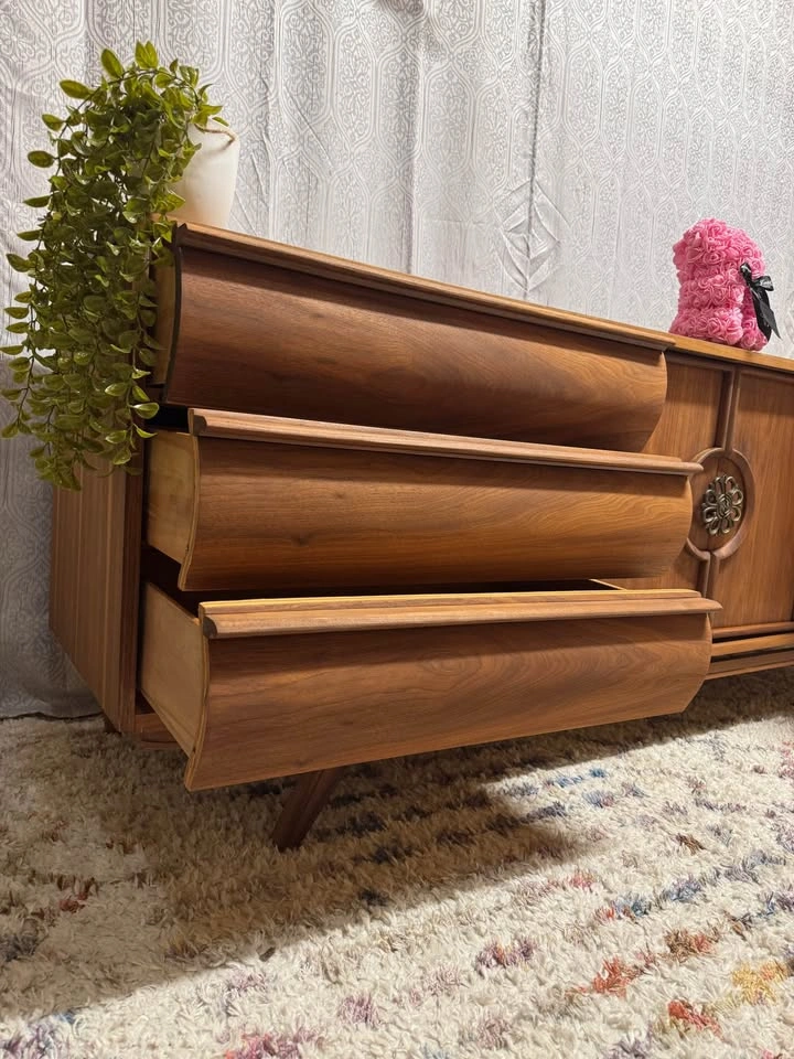 Mid Century Modern Credenza - Refinished - photo 2