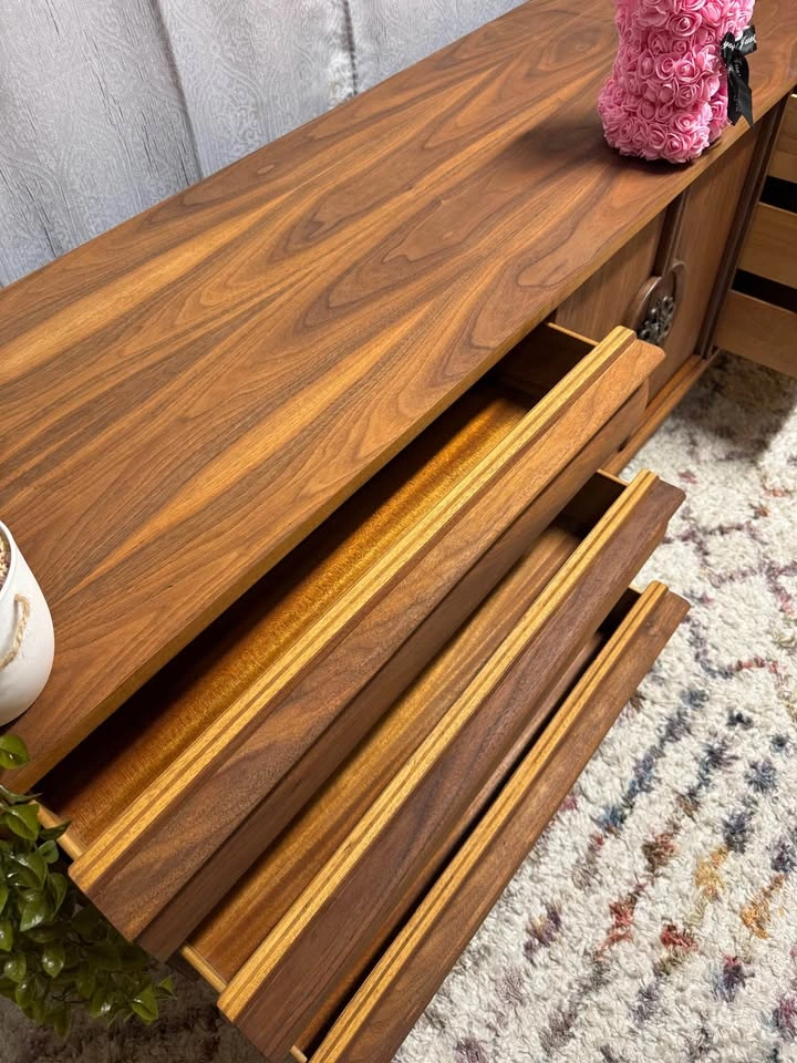 Mid Century Modern Credenza - Refinished - photo 4