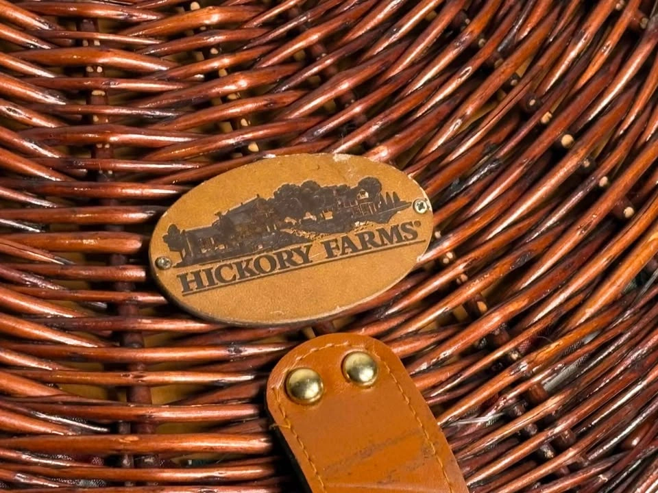 Hickory Farms Wicker Picnic Basket w/ Plaid Lining & Leather - photo 3