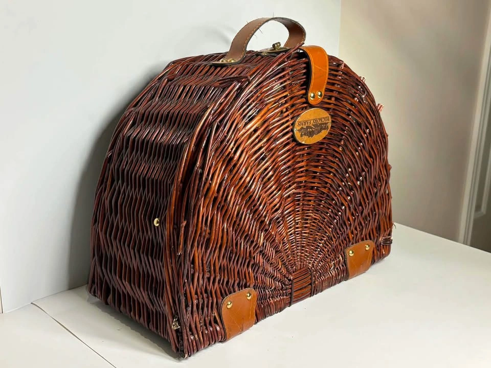 Hickory Farms Wicker Picnic Basket w/ Plaid Lining & Leather - photo 5