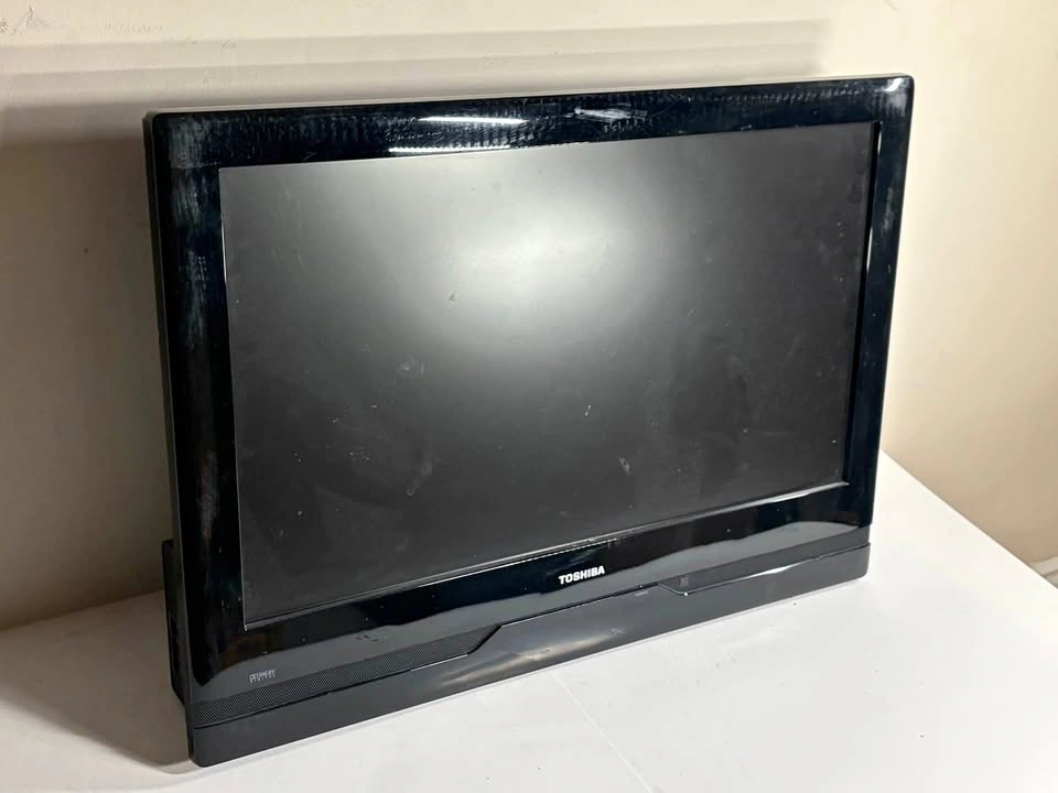 Toshiba 26” LCD HD TV — Clean & Ready to Use