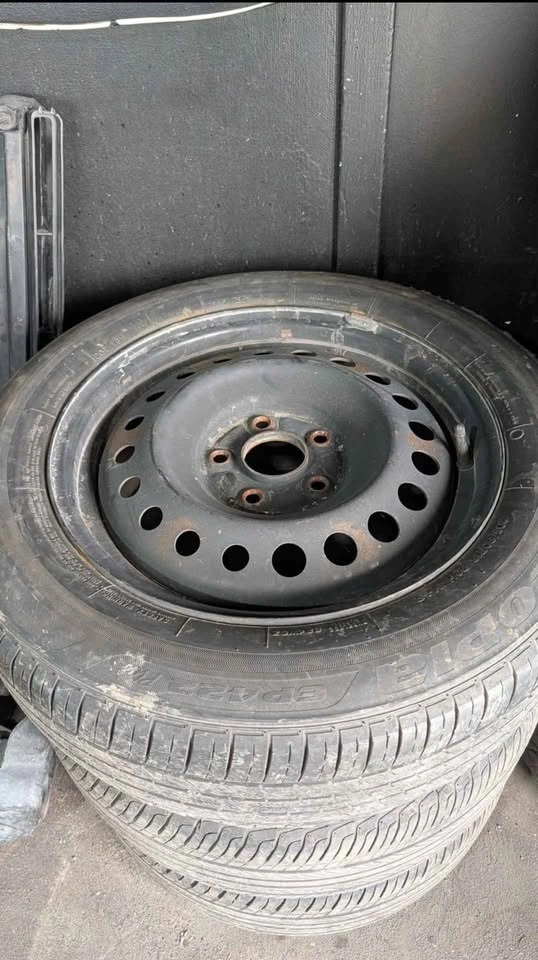 16" Summer Tires on Steelies - Set of 4 - photo 2