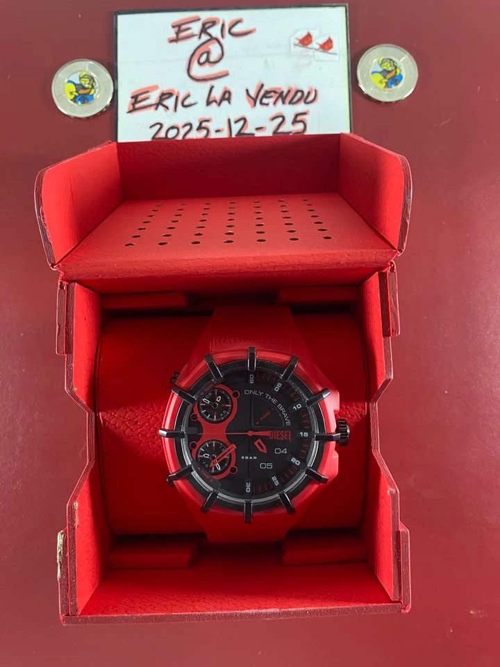 125$ DZ1989 Diesel Framed Three-Hand Red Silicone Watch - photo 2