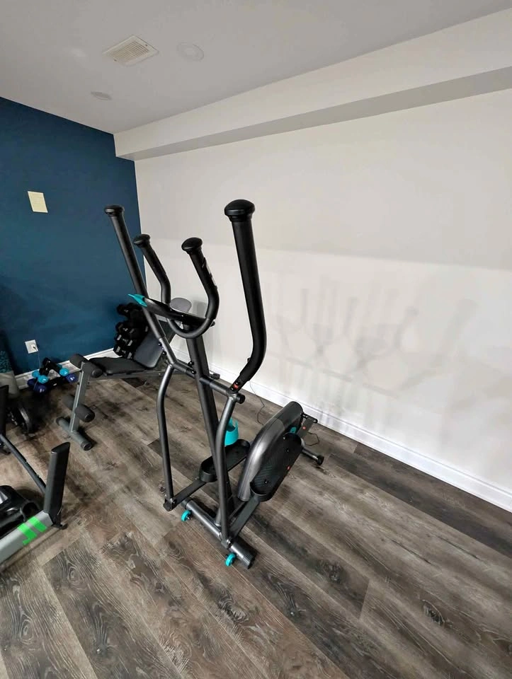Cross trainer. As good as brand new. Not a single scratch. In pe