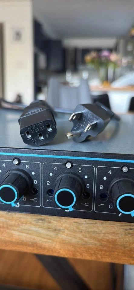 Shure SCM810 Automatic Microphone Mixer – Clean Condition - photo 5