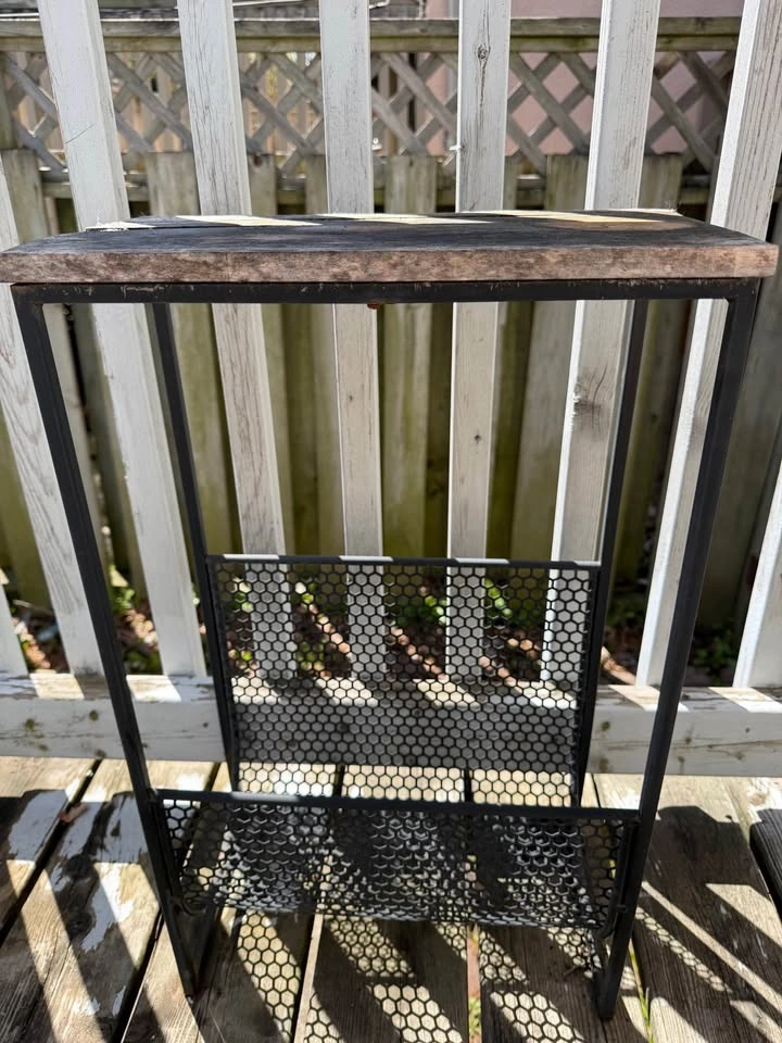 Outdoor plant table, great condition, wooden cover - photo 2