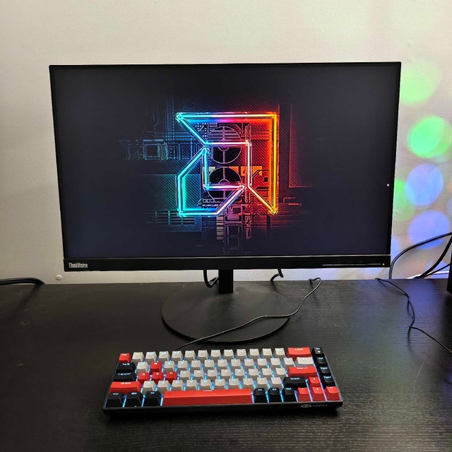 Beautiful 2k 1440p 24" QHD IPS Monitor – Great Condition!