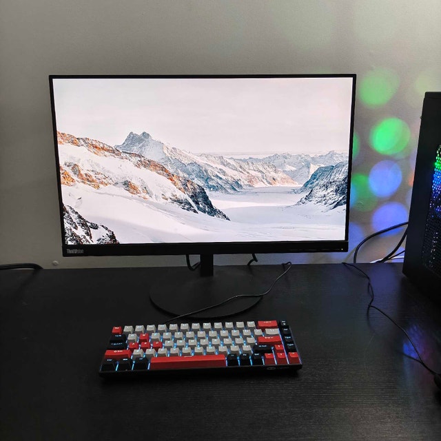 Beautiful 2k 1440p 24" QHD IPS Monitor – Great Condition! - photo 2