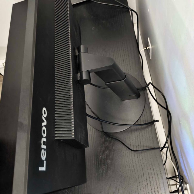 Beautiful 2k 1440p 24" QHD IPS Monitor – Great Condition! - photo 4